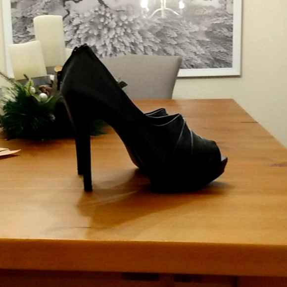 High heels - Picture 2 of 3